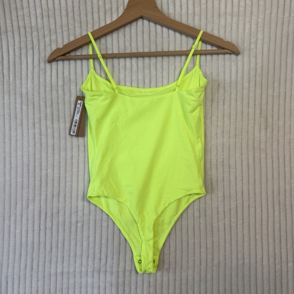 SKIMS Fits Everybody Cami Thong Bodysuit in Green Highlighter Size Small NWT $60 - Picture 8 of 8